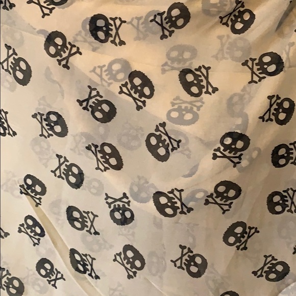 Large Sheer Skull Scarf - Picture 2 of 4